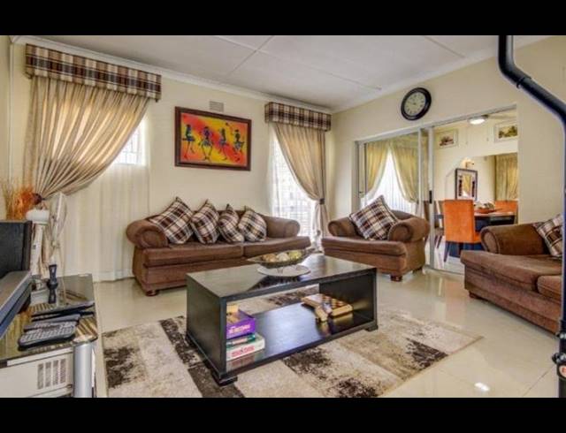 4 BEDROOM HOUSE FOR SALE IN KEMPTON PARK EXT 04